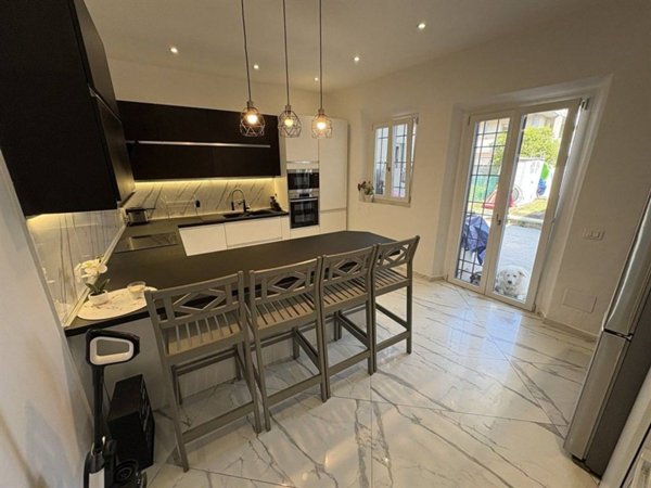 casa indipendente in vendita a Campi Bisenzio in zona Capalle