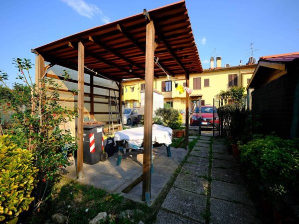 casa indipendente in vendita a Campi Bisenzio in zona Limite