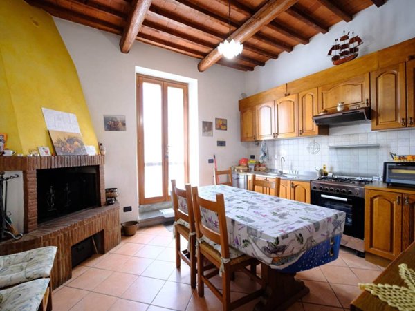 casa indipendente in vendita a Campi Bisenzio in zona Limite