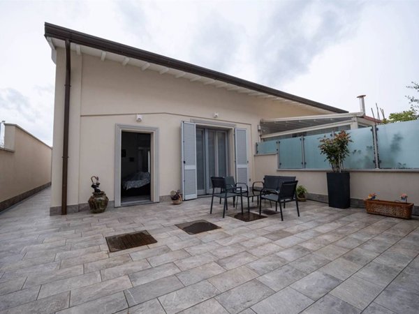 casa indipendente in vendita a Campi Bisenzio