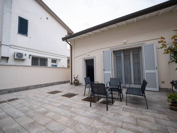 casa indipendente in vendita a Campi Bisenzio