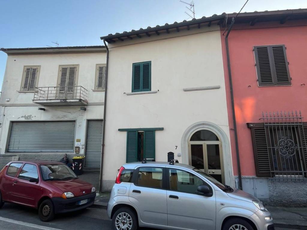 casa indipendente in vendita a Campi Bisenzio in zona Capalle