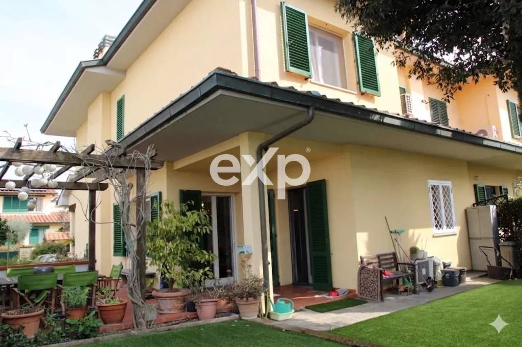 casa indipendente in vendita a Campi Bisenzio