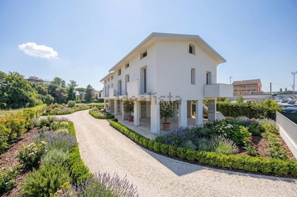 casa indipendente in vendita a Campi Bisenzio