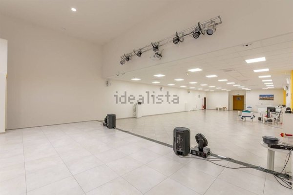 locale commerciale in vendita a Campi Bisenzio