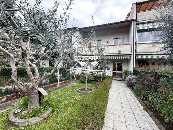 casa indipendente in vendita a Campi Bisenzio in zona San Piero a Ponti