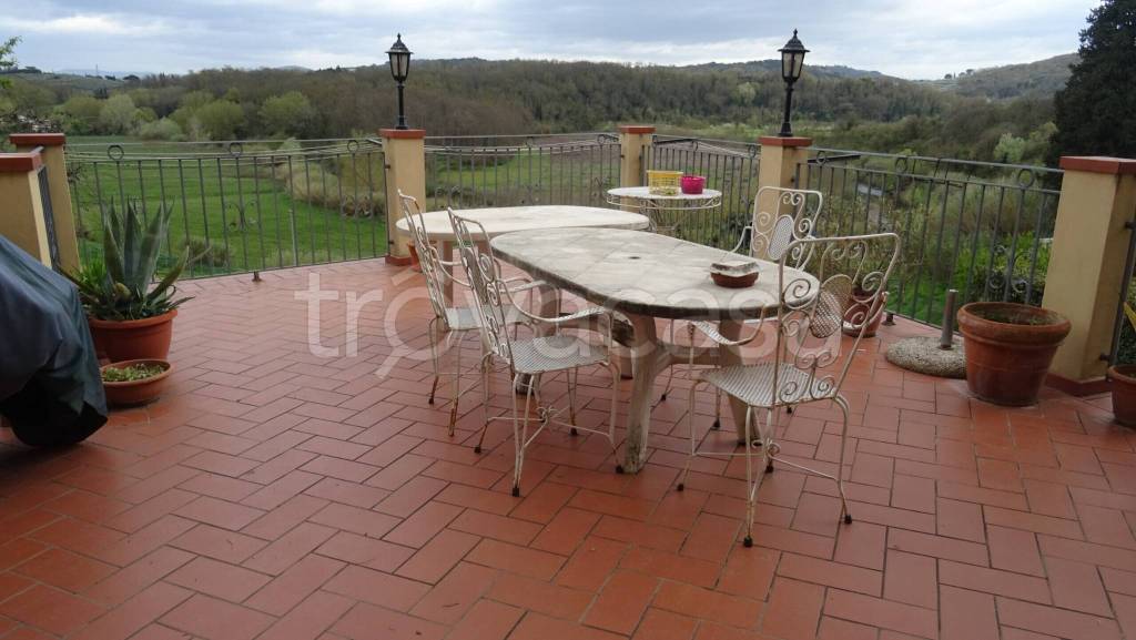 casa indipendente in vendita a Campi Bisenzio