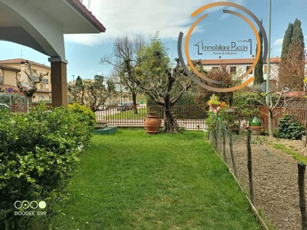 casa indipendente in vendita a Campi Bisenzio