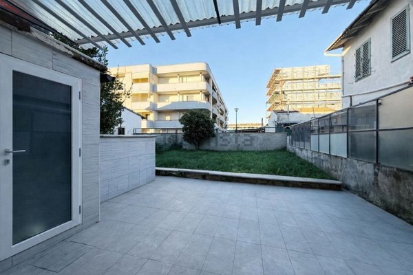 casa indipendente in vendita a Campi Bisenzio