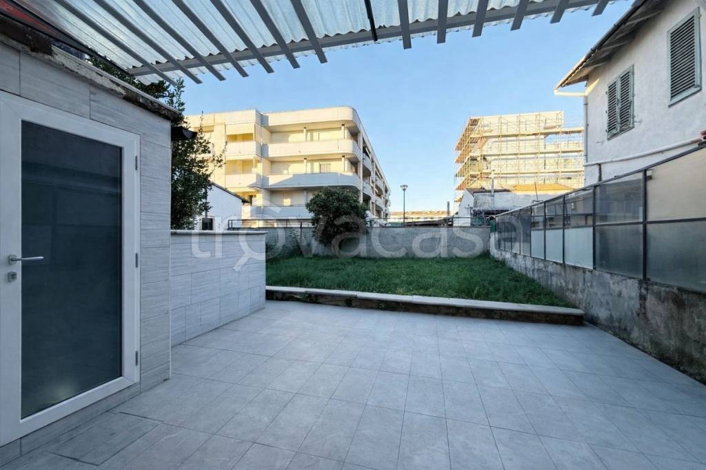 casa indipendente in vendita a Campi Bisenzio