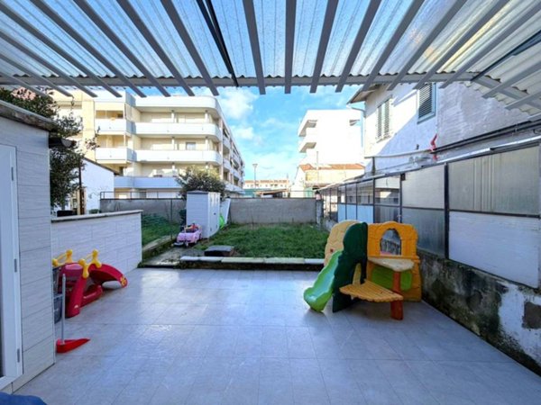 casa indipendente in vendita a Campi Bisenzio in zona Capalle