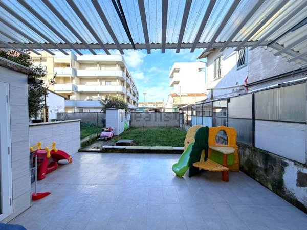 casa indipendente in vendita a Campi Bisenzio