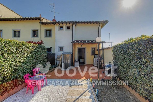 casa indipendente in vendita a Campi Bisenzio