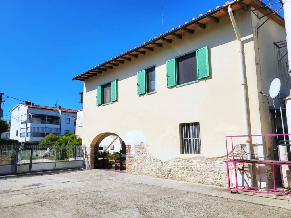 casa indipendente in vendita a Campi Bisenzio