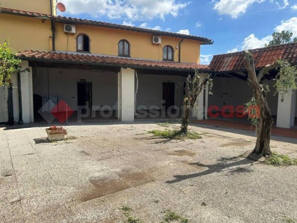 casa indipendente in vendita a Campi Bisenzio