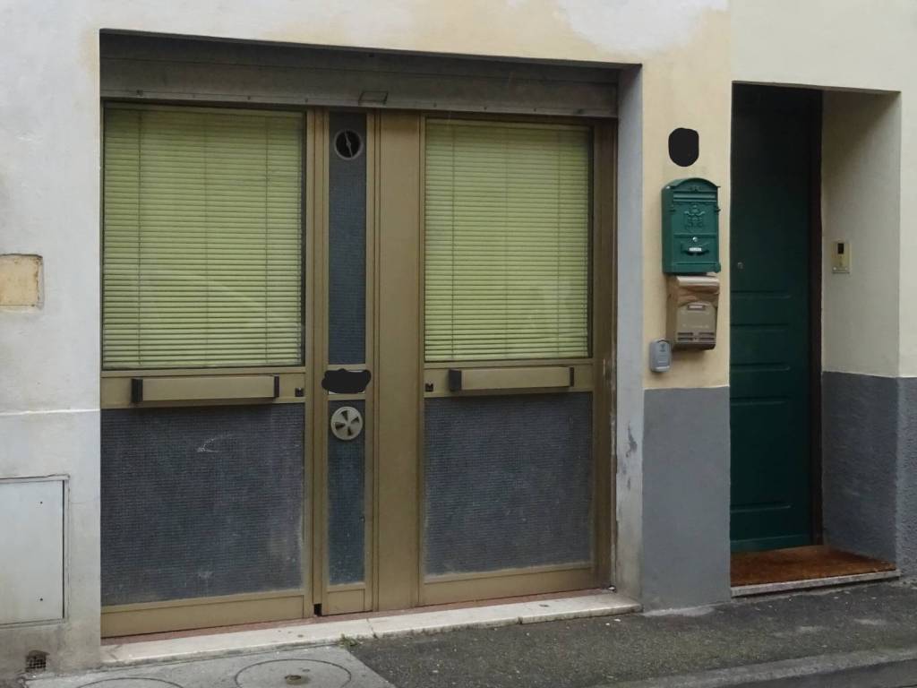 negozio in vendita a Campi Bisenzio