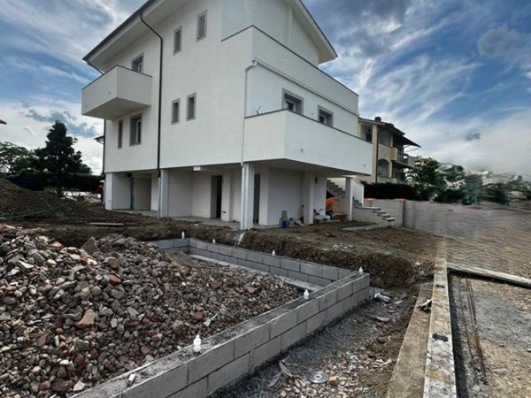 casa indipendente in vendita a Campi Bisenzio in zona Sant'Angelo a Lecore