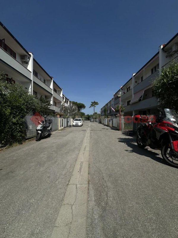 casa indipendente in vendita a Campi Bisenzio