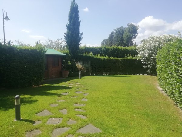 casa indipendente in vendita a Campi Bisenzio