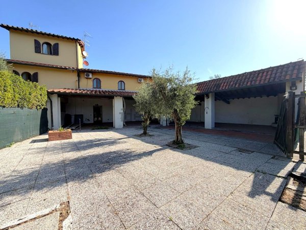 casa indipendente in vendita a Campi Bisenzio