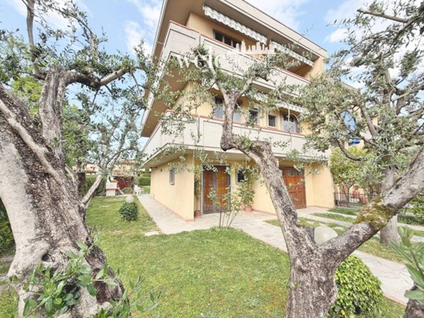 casa indipendente in vendita a Campi Bisenzio