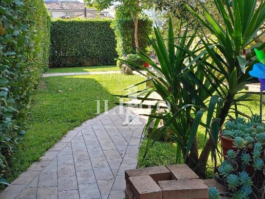 casa indipendente in vendita a Campi Bisenzio