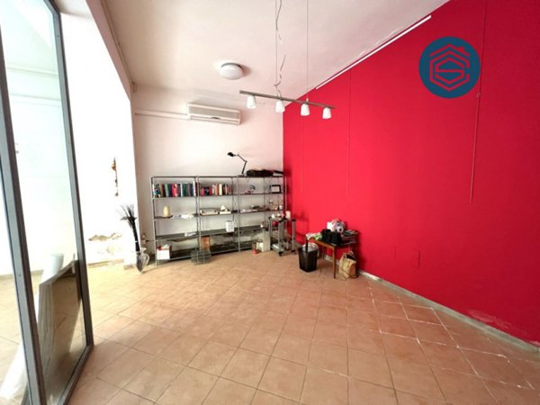 negozio in vendita a Campi Bisenzio