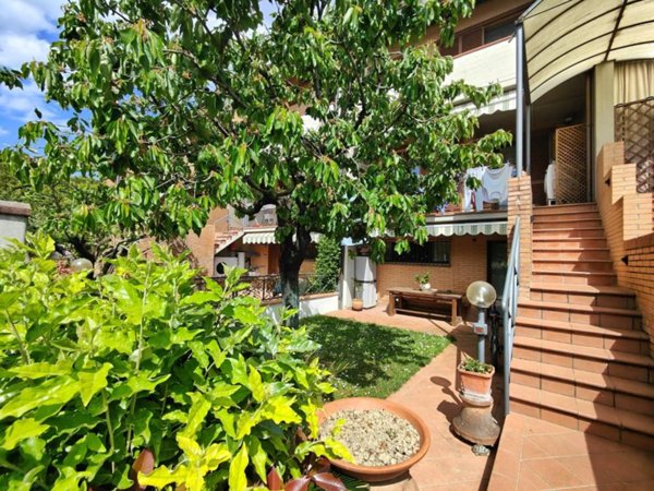 casa indipendente in vendita a Campi Bisenzio in zona San Cresci