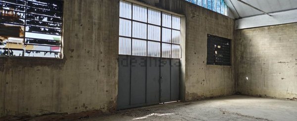 locale di sgombero in vendita a Campi Bisenzio