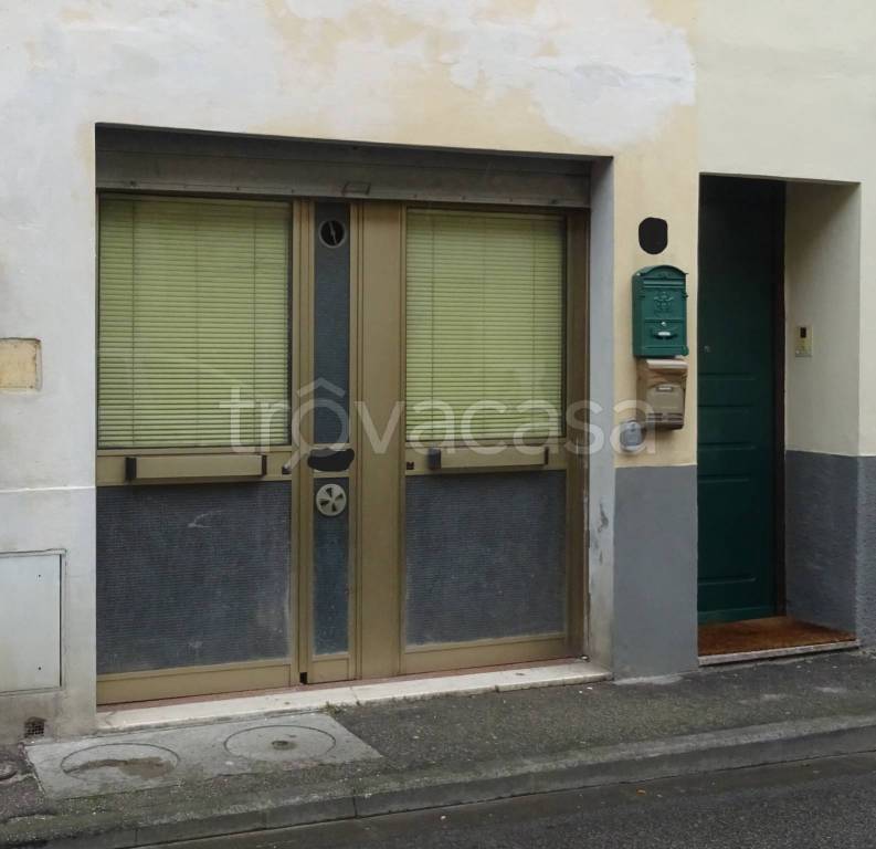 negozio in vendita a Campi Bisenzio