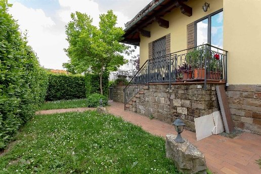 casa indipendente in vendita a Campi Bisenzio