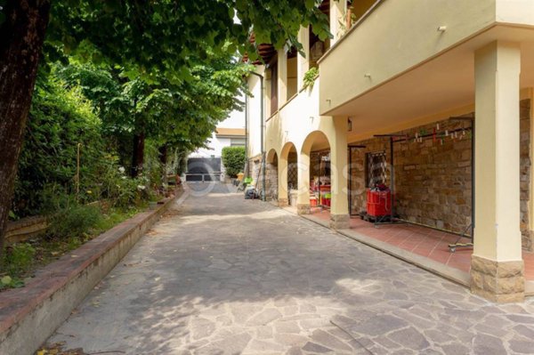 casa indipendente in vendita a Campi Bisenzio