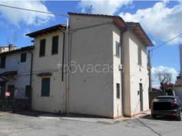 casa indipendente in vendita a Campi Bisenzio