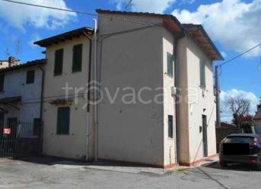 casa indipendente in vendita a Campi Bisenzio