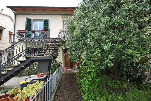casa indipendente in vendita a Campi Bisenzio