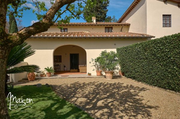 casa indipendente in vendita a Campi Bisenzio