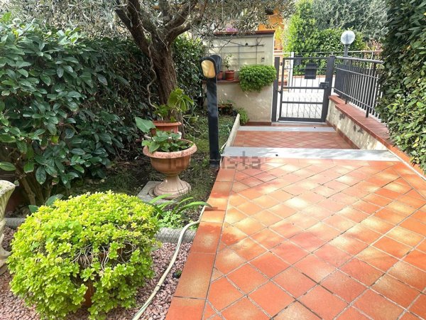 casa indipendente in vendita a Campi Bisenzio in zona San Piero a Ponti