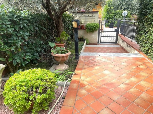 casa indipendente in vendita a Campi Bisenzio in zona San Piero a Ponti