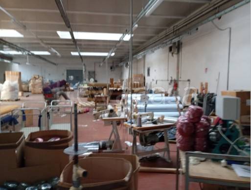 locale commerciale in vendita a Campi Bisenzio