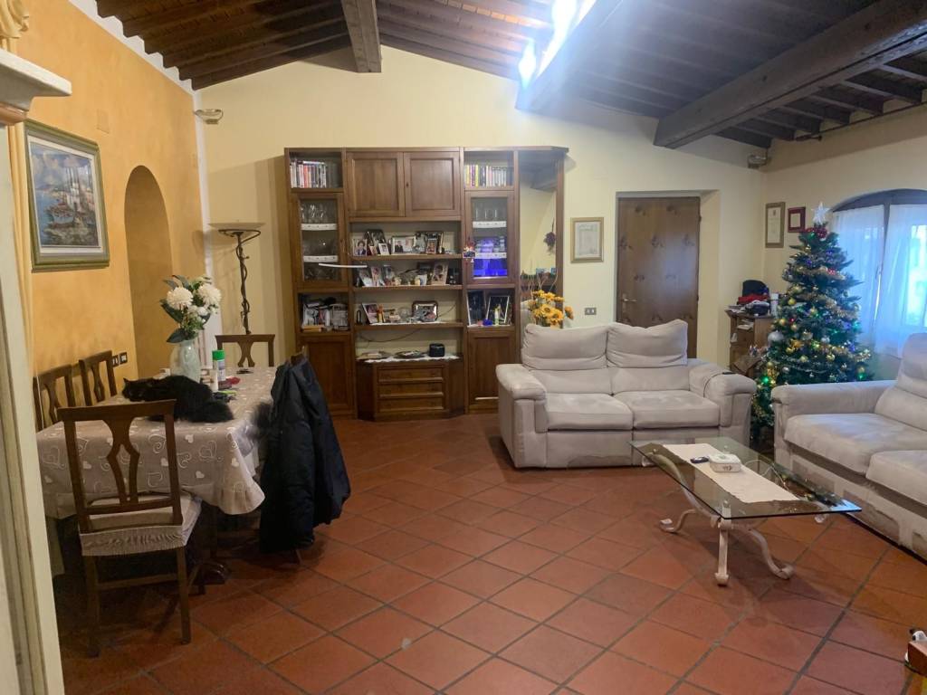 casa indipendente in vendita a Campi Bisenzio in zona Capalle