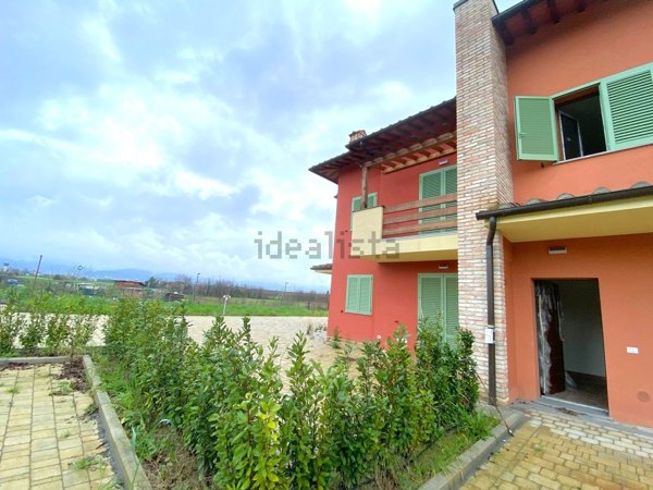 casa indipendente in vendita a Campi Bisenzio