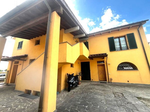 casa indipendente in vendita a Campi Bisenzio