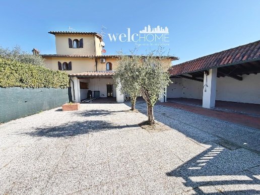 casa indipendente in vendita a Campi Bisenzio