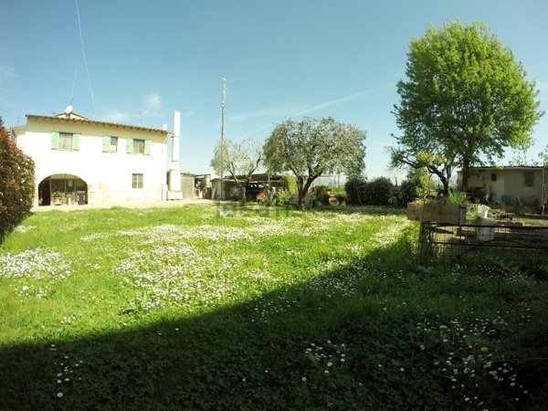 casa indipendente in vendita a Campi Bisenzio in zona San Piero a Ponti