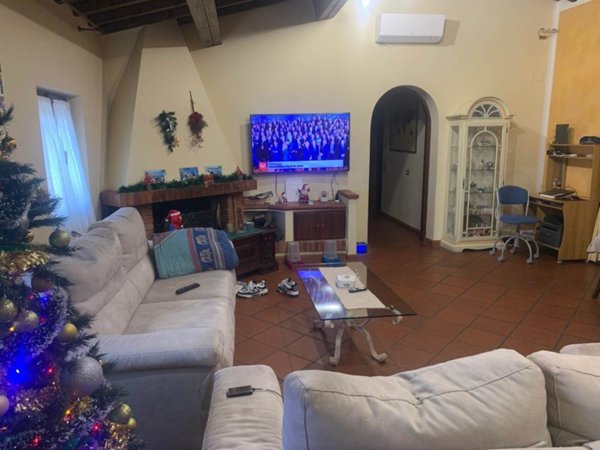 casa indipendente in vendita a Campi Bisenzio in zona Capalle