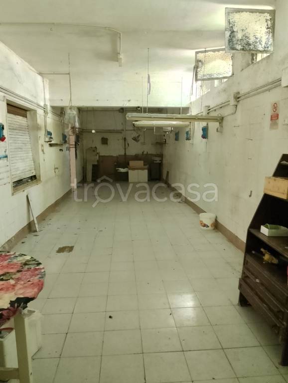 locale commerciale in vendita a Campi Bisenzio