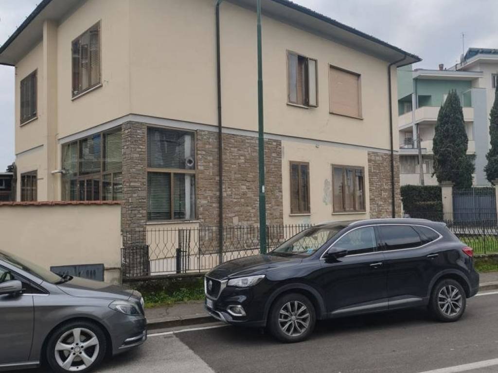 casa indipendente in vendita a Campi Bisenzio in zona Capalle
