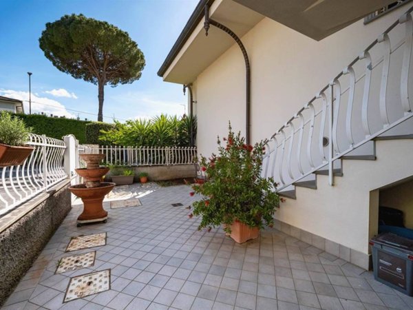 casa indipendente in vendita a Campi Bisenzio in zona San Piero a Ponti