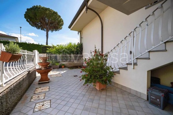 casa indipendente in vendita a Campi Bisenzio in zona San Piero a Ponti