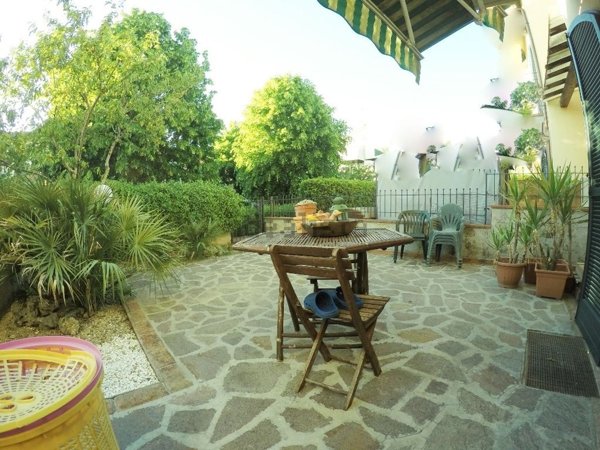 casa indipendente in vendita a Campi Bisenzio